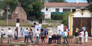 Aunque la tradición lo bautizó como “el nogal de Saldán”, en realidad desde hace tiempo está en jurisdicción municipal de Villa Allende\u002E