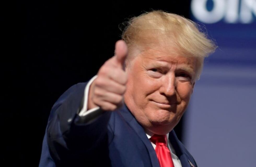 Trump ironizó y dijo que el juicio político disparó su nivel de popularidad "por las nubes"