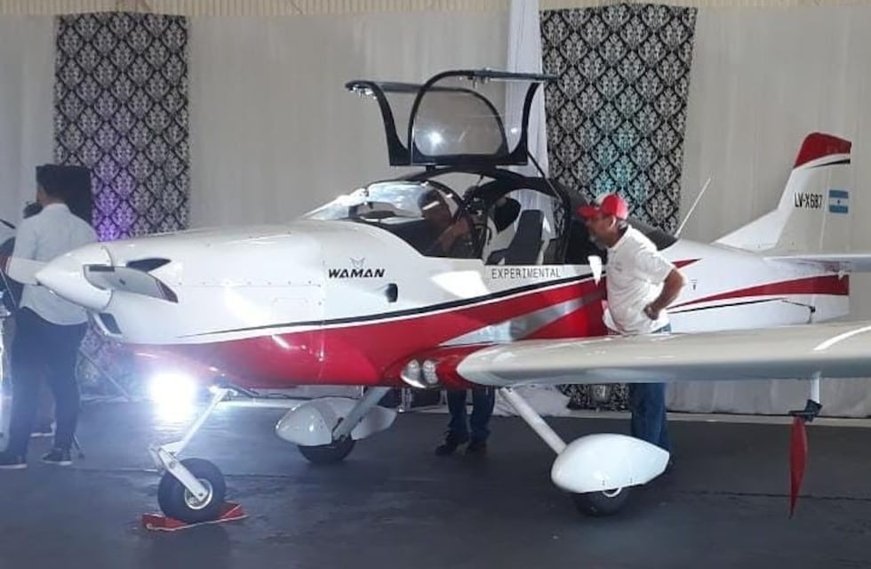 Presentaron en Sunchales el primer avión de entrenamiento construido en Argentina en las últimas 4 décadas