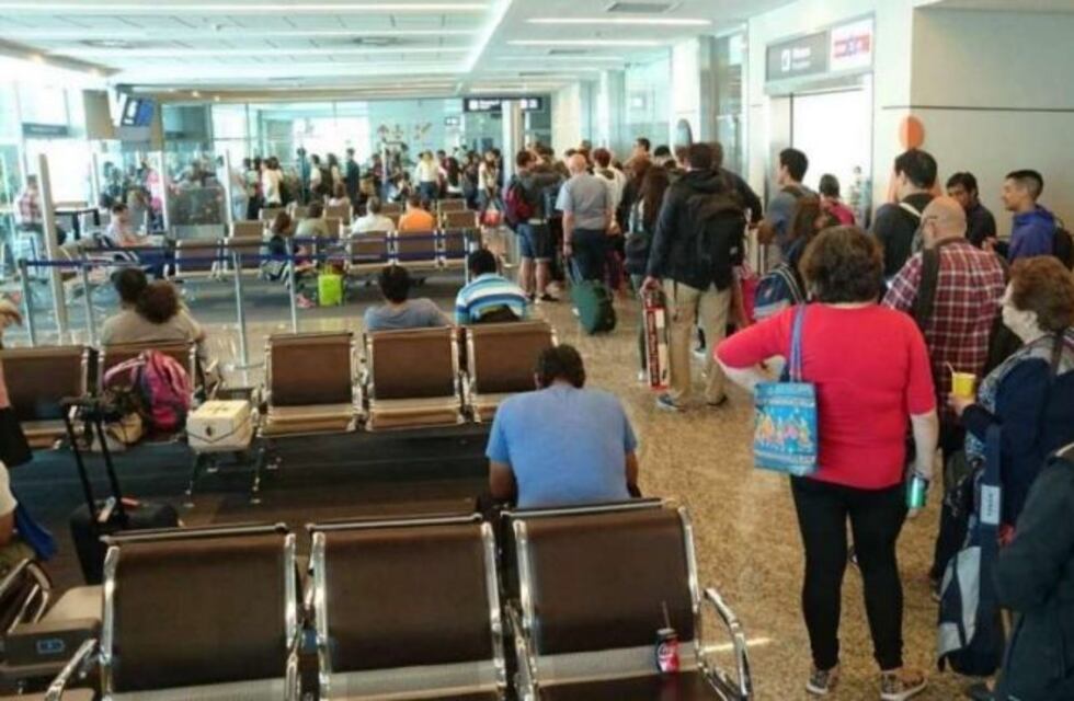 Malestar en el aeropuerto: no salen vuelos a Buenos Aires
