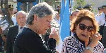 Norma, de negro, recordando a su hermano\u002E