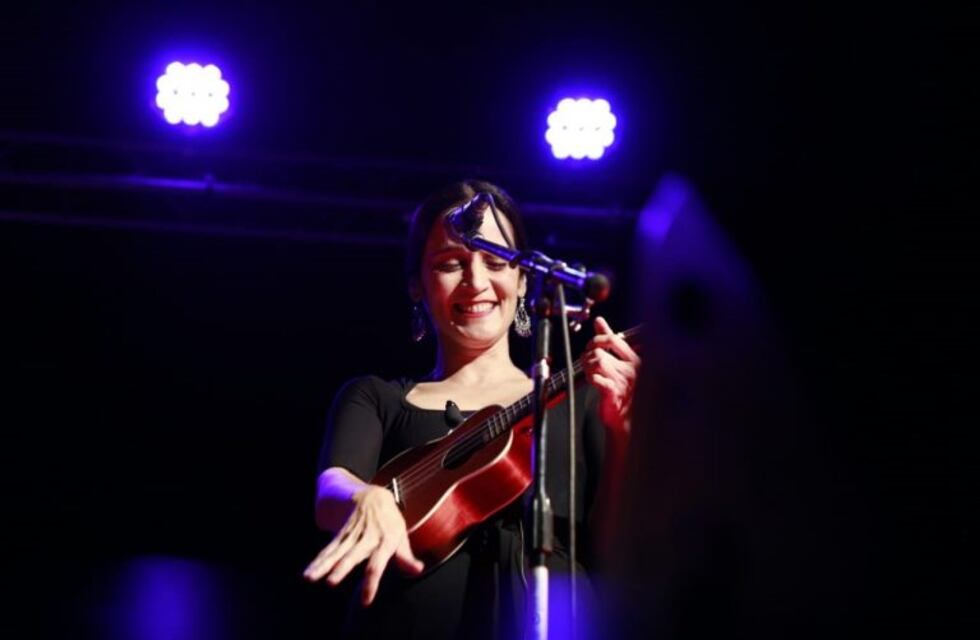 Julieta Venegas colmó el Teatro Español con música y poesía