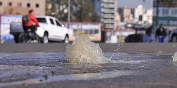 Desde hace una semana, las bajas temperaturas duplicaron los reclamos por los desbordes cloacales en Córdoba\u002E