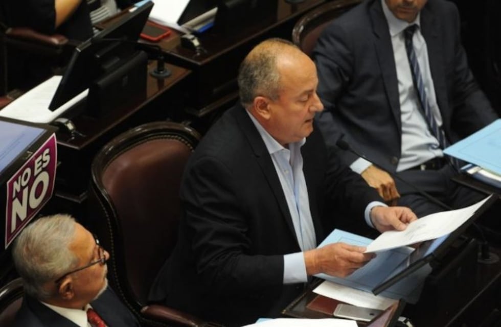 La empleada que denunció al senador Marino entregó su celular como prueba
