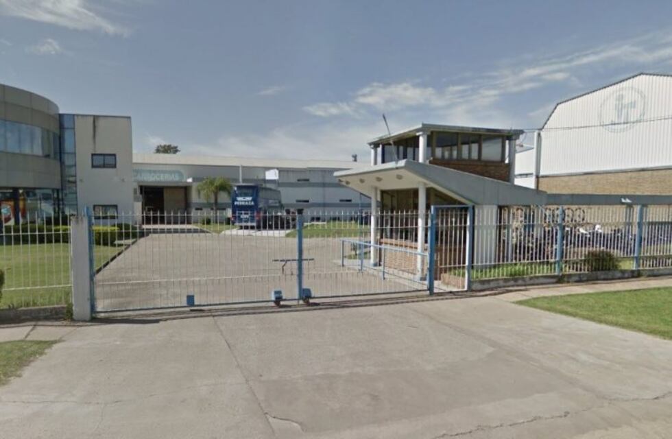 Sujetos armados irrumpieron en una fábrica, redujeron al personal de seguridad y se llevaron dinero