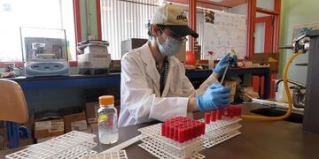 LAS VEGAS, NEVADA - SEPTEMBER 01: Senior student Ryan Doss heats test tubes to keep them sterile during an in-person Phage Discovery Laboratory course by life sciences professor Dr\u002E Christy Strong at UNLV amid the spread of the coronavirus (COVID-19) on September 1, 2020 in Las Vegas, Nevada\u002E Strong has two other classes of 50 and 250 students that she teaches remotely\u002E To lower the number of people on campus to allow for social distancing because of the pandemic, the university moved fall 2020 courses with more than 50 students, about 80 percent of its classes, to remote instruction, with 20 percent of courses held in-person or hybrid\u002E UNLV is only using large classrooms with spaced out seating and under 50 percent capacity for in-person classes, which are now staggered to reduce density on the campus\u002E Ethan Miller/Getty Images/AFP\n== FOR NEWSPAPERS, INTERNET, TELCOS & TELEVISION USE ONLY ==