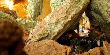 Los 12 chicos y su entrenador de fútbol quedaron atrapados después de que la cueva se inundara el pasado 23 de junio (AP)