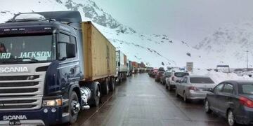Pasco Cristo Redentor está colapsado por la cantidad de gente que desea pasar\u002E