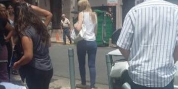 Un auto se subiu00f3 a la vereda y atropellu00f3 a un peatu00f3n