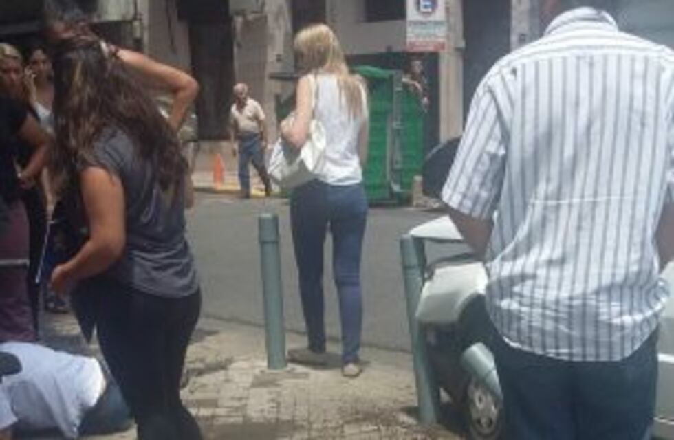 Un auto se subió a la vereda y atropelló a un peatón en San Luis y Balcarce