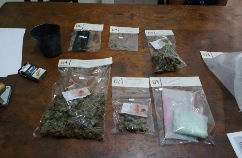 Le secuestraron droga y un arma al dueño de un local de motos de Empalme