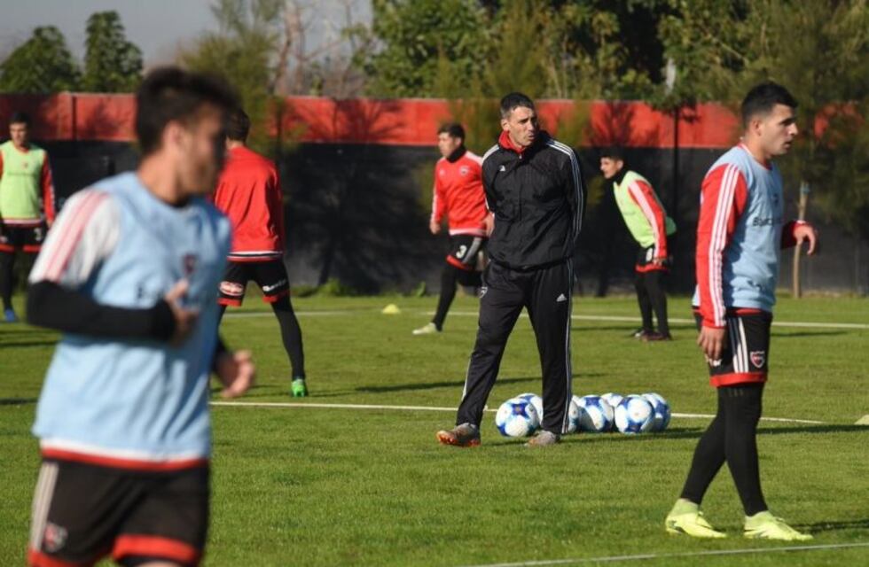 Con nuevo horario, Vojvoda metió dos cambios para jugar ante Central Norte