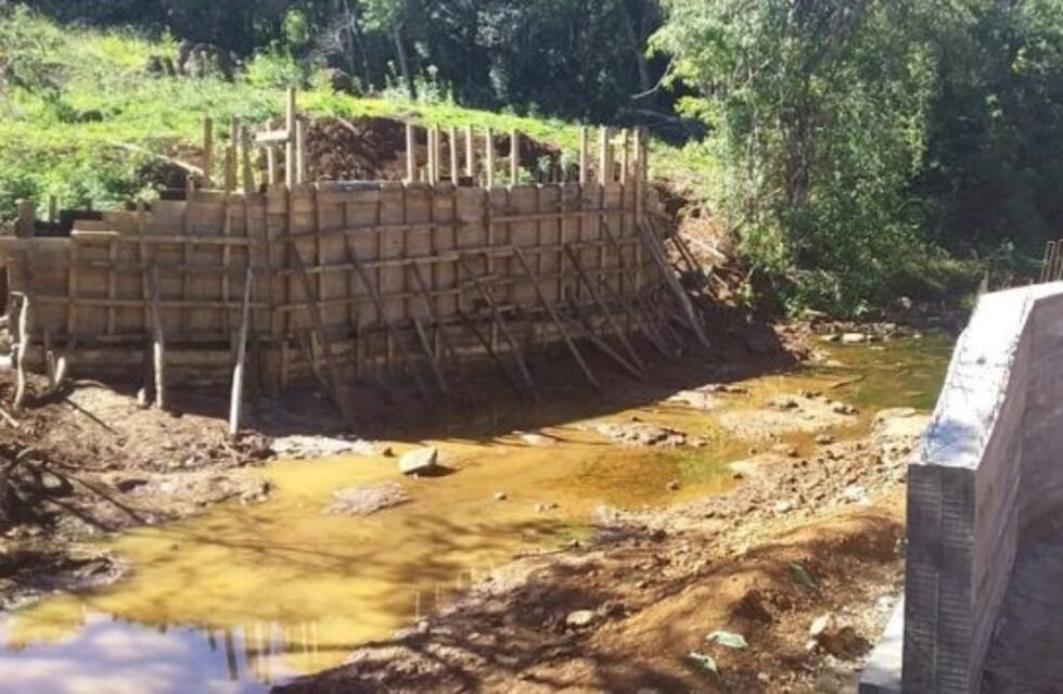 En San Vicente se construye el segundo puente sobre el arroyo Tamanduacito en el barrio Gauchito Gil