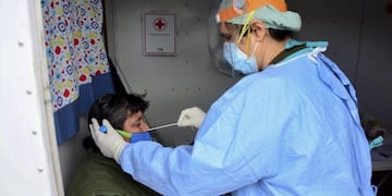 Los contagios siguen por arriba de los mil, pero abajo del récord en Córdoba\u002E Y las muertes, otra vez por arriba de la veintena\u002E