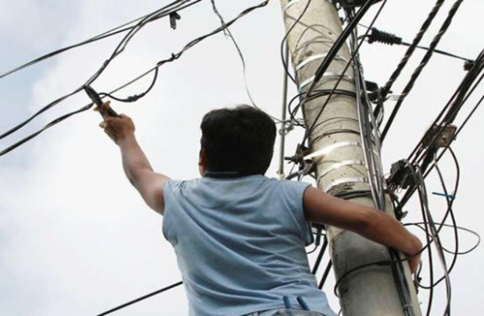 Roban cables de telefonía e internet y dejan a los vecinos sin servicio