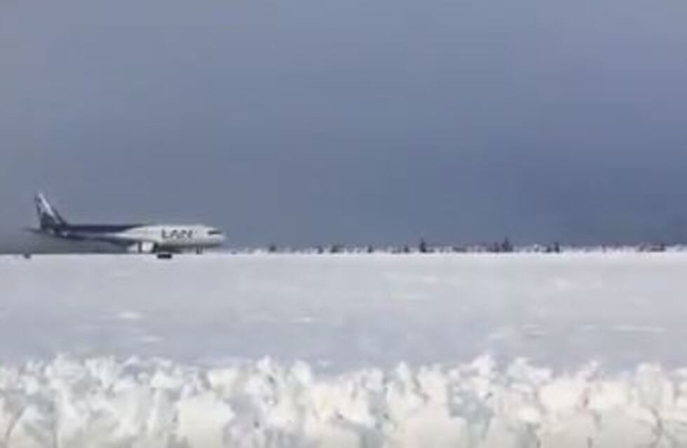 Comenzaron a arribar los vuelos al aeropuerto de Bariloche después de más de 24 horas de cierre