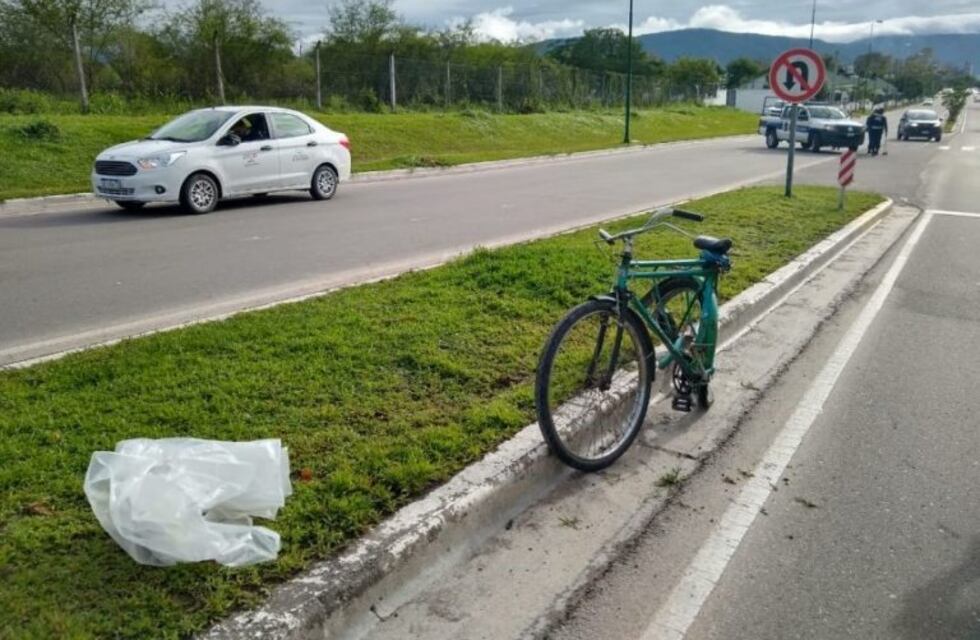 Un remisero atropelló a un ciclista en la avenida Arenales