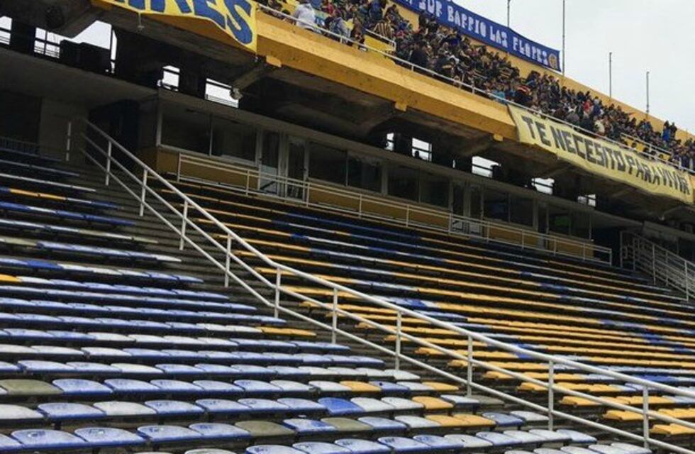 Postales de la platea inferior del Gigante, clausurada por la sanción de la AFA