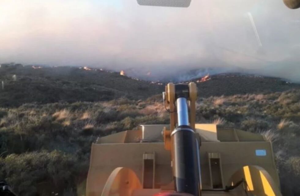 Se reactivó el fuego que había sido controlado en Camarones