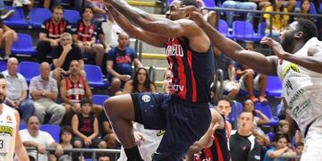 San Martín perdió por paliza en su visita a San Lorenzo\u002E (Foto: Liga Nacional)