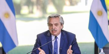 Alberto Fernández se reúne con diputados en Olivos para mostrar unidad en el oficialismo