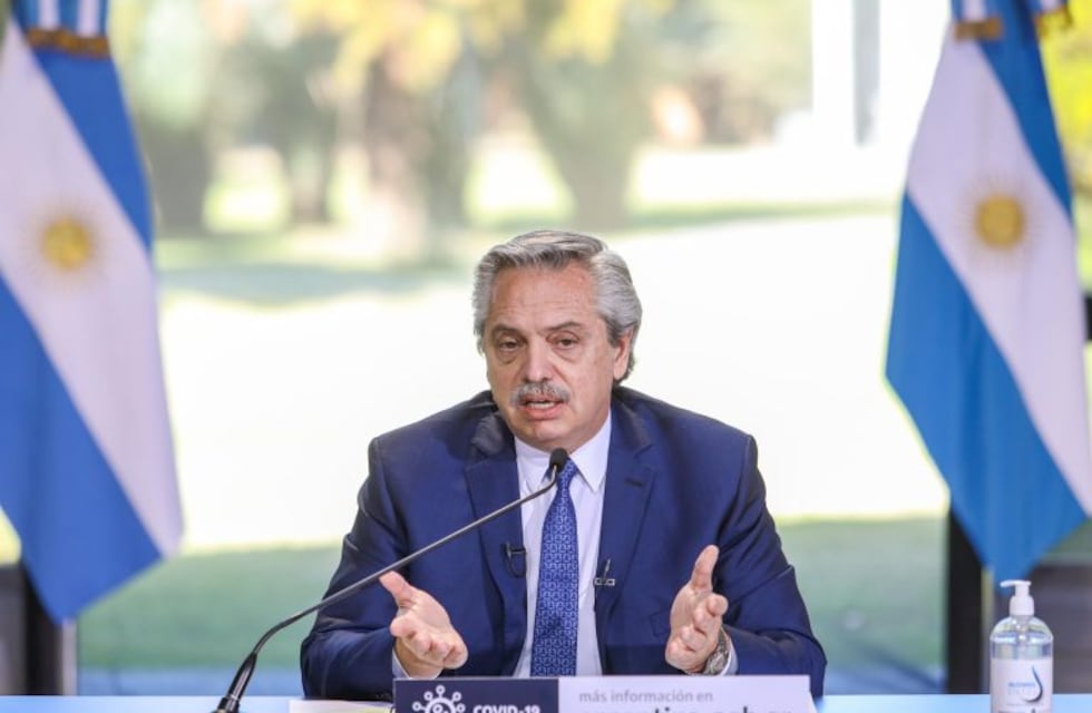 Aislado por contacto estrecho de coronavirus, Alberto Fernández trabaja desde Olivos