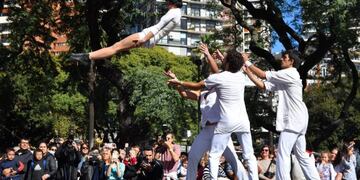 Inauguración del Viaducto Mitre con un espectáculo gratuito en Barrancas de Belgrano, en Buenos Aires (Foto: @GENTEDEMEDIOSok)