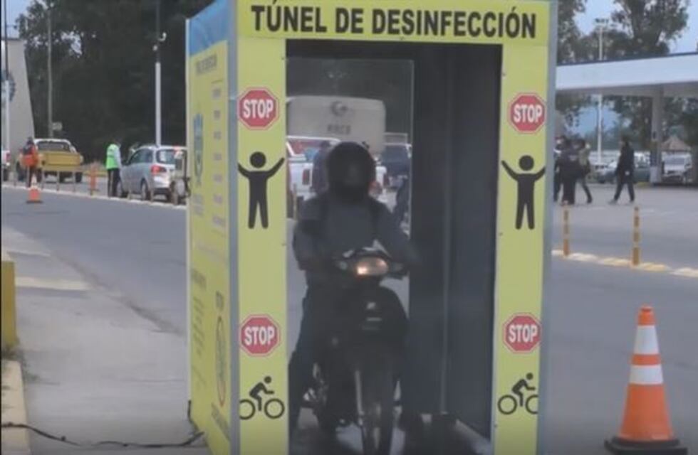 Con túneles de desinfección para peatones y vehículos buscan combatir el coronavirus en el interior tucumano