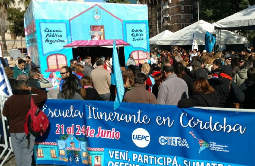 La carpa de la Escuela Pública Itinerante está en Córdoba hasta el sábado