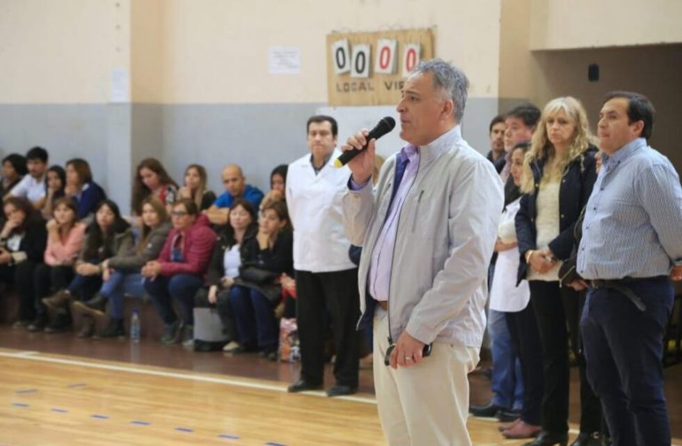 Romero se reunió con padres de las escuelas N° 20 y 26