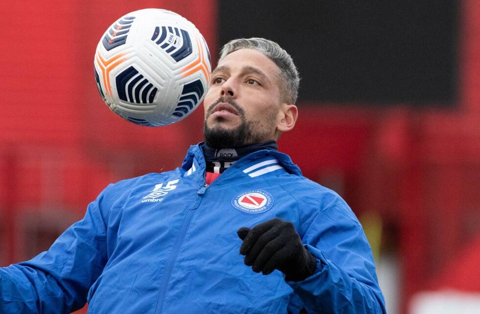 Colón presentó a Jonathan Sandoval y sumó su cuarto refuerzo