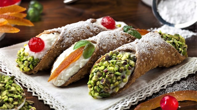 Cómo preparar cannoli: receta fácil y paso a paso del dulce italiano más famoso.