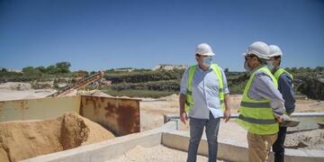 Guillermo Montenegro entregó las nuevas habilitaciones a Canteras Yaraví SA.