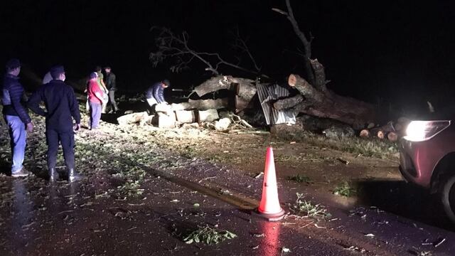 Graves destrozos y cuantiosos daños en Pozo Azul tras fuerte tormenta.