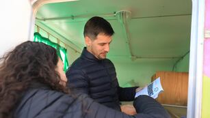 El punto verde móvil comenzó su recorrido en la Plaza 25 Mayo