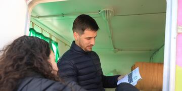 El punto verde móvil comenzó su recorrido en la Plaza 25 Mayo