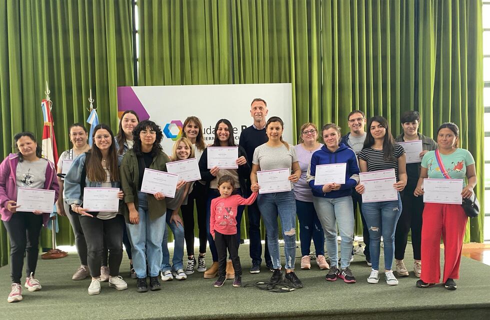 Elegí Digital Violeta: entregaron certificados por capacitaciones