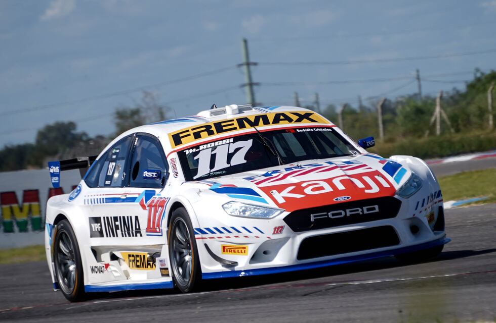 Matías Rossi ganó en una notable apertura del Top Race