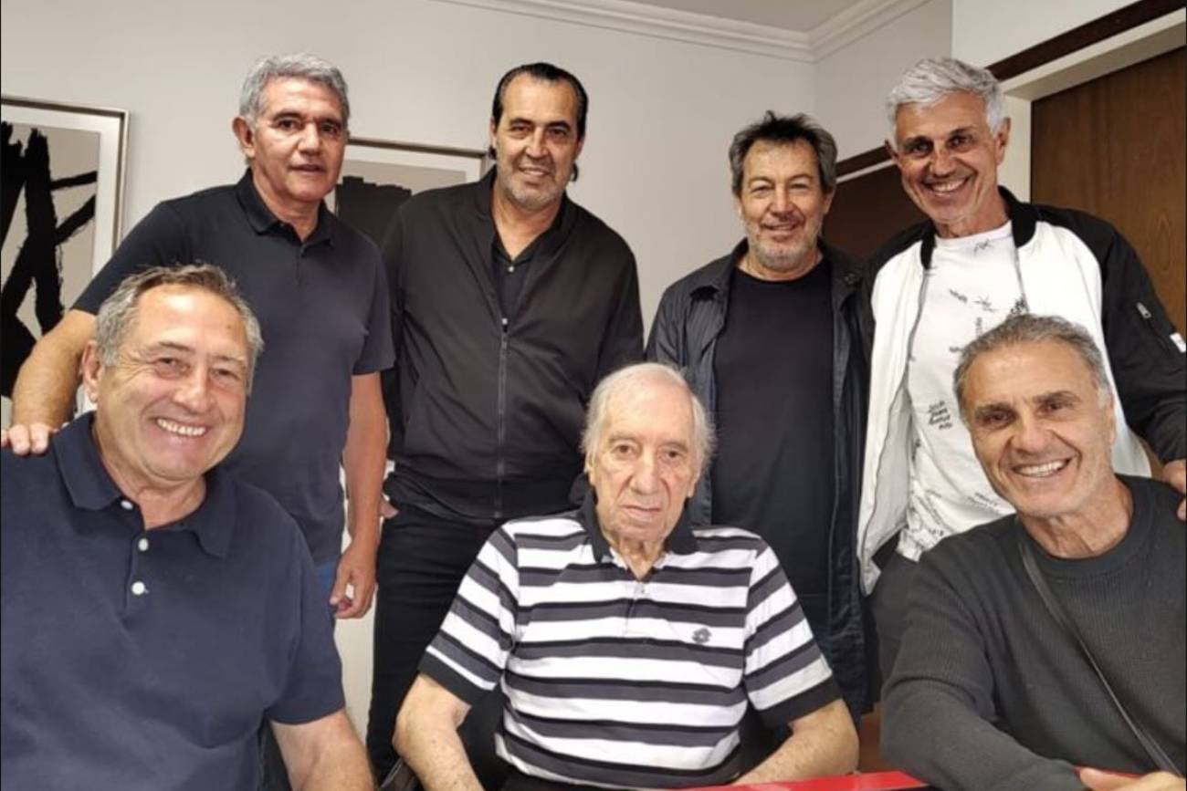 Los campeones del 86 junto a Bilardo (Instagram)