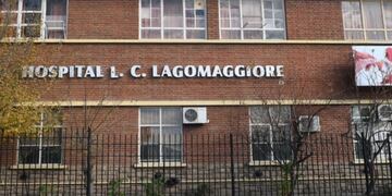 Un hombre intentó quemar a su pareja, luego de golpearla, tirarla a una acequia y rociarla con combustible. La mujer quedó internada en el Hospital Lagomaggiore