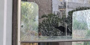 La garita de control fue perforada por un disparo cuando no había personal adentro.