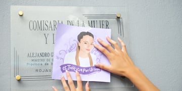 Marcha en Rojas por el femicidio a Úrsula (foto: Clarín)