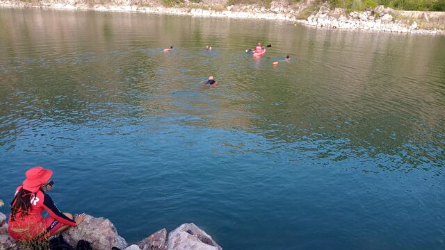 Buscan a un joven desaparecido en la Laguna Azul de La Calera, en Córdoba.