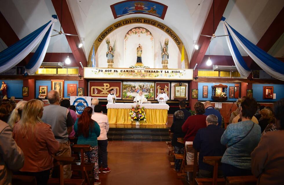 Hoy se celebra la Fiesta Patronal de San Cayetano con misas durante todo el día en Posadas