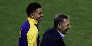 Carlos Tevez y Miguel Ángel Russo