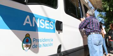 La atención en la unidad móvil de Anses es para residentes y turistas. Foto ilustrativa.