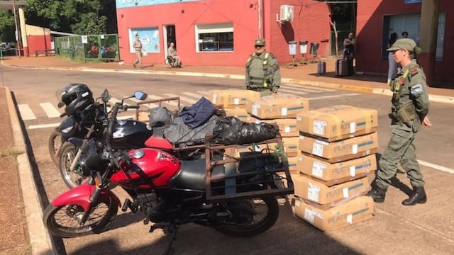 Gendarmería Nacional detiene a motociclistas con contrabando de carne en Puerto Iguazú.