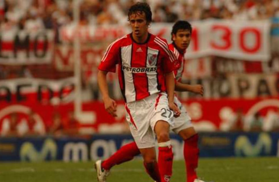Jugó en River con Gallardo y Ortega, estuvo en la Sub-17, dejó el fútbol y encontró su verdadera pasión: la música