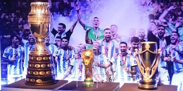 Las copas ganadas por la "Scaloneta" se exhibirán en el estadio "Enrique Mendizábal".