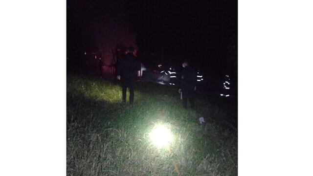 Vivienda de madera se incendió por completo en Cerro Azul.